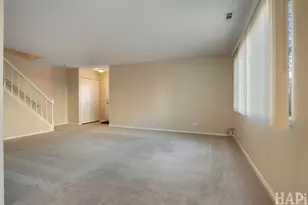 642 Whalom Ln, Schaumburg, IL 60173 - Photo 5