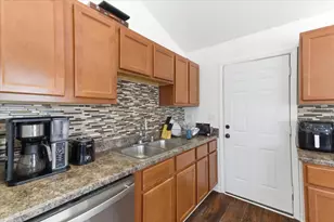 1526 Ridgeway Ave, Round Lake Beach, IL 60073 - Photo 9