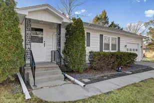 401 Oak Dr, Roberts, IL 60962 - Photo 5