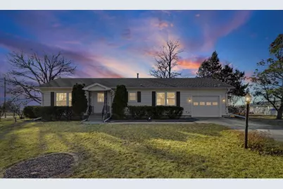 401 Oak Drive, Roberts, IL 60962 - Photo 1