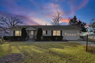 401 Oak Dr, Roberts, IL 60962 - Photo 1