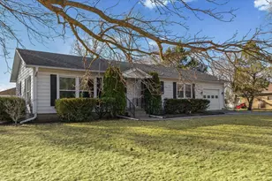 401 Oak Dr, Roberts, IL 60962 - Photo 3