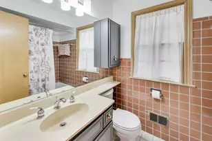 1048 E Walnut Ave, Des Plaines, IL 60016 - Photo 19