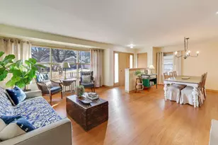 1048 E Walnut Ave, Des Plaines, IL 60016 - Photo 3