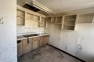 850 W 51st Pl, Chicago, IL 60609 - Photo 7