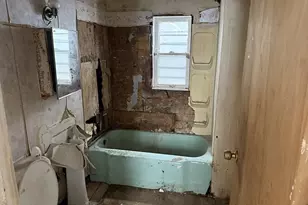 850 W 51st Pl, Chicago, IL 60609 - Photo 11