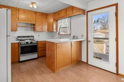 2716 Davenport Avenue, Davenport, IA 50803 - Photo 9