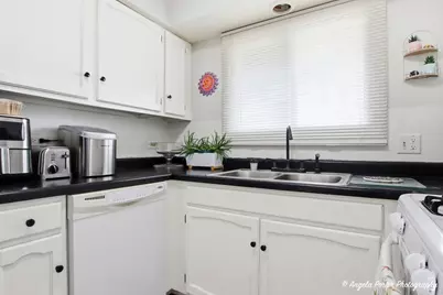 1920 Island Court, Woodstock, IL 60098 - Photo 9