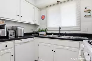 1920 Island Ct, Woodstock, IL 60098 - Photo 9