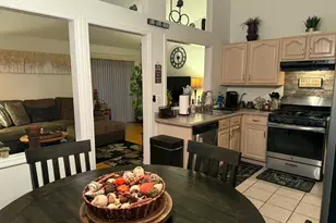 352 Danbury Dr, Naperville, IL 60565 - Photo 7