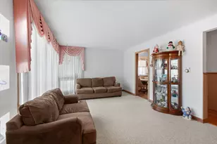 6907 W Cleveland St, Niles, IL 60714 - Photo 3