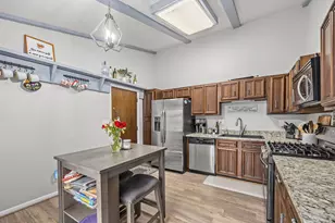 42W470 Red Bud Ct, Saint Charles, IL 60175 - Photo 7