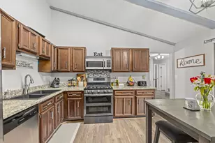 42W470 Red Bud Ct, Saint Charles, IL 60175 - Photo 3