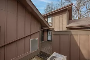 42W470 Red Bud Ct, Saint Charles, IL 60175 - Photo 35
