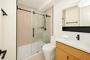 5200 N Winthrop Ave, Chicago, IL 60640 - Photo 9