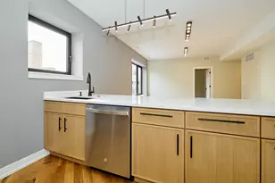 5200 N Winthrop Ave, Chicago, IL 60640 - Photo 9