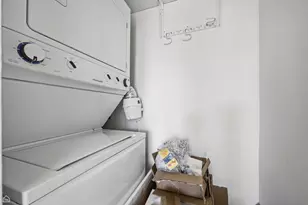 111 E Chestnut St, Chicago, IL 60611 - Photo 11