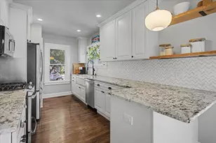 136 E Jackson St, Oswego, IL 60543 - Photo 9