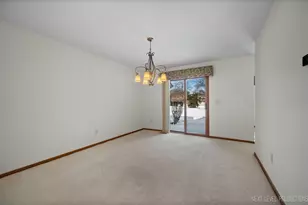 114 Elmtree Ct, Saint Charles, IL 60174 - Photo 9