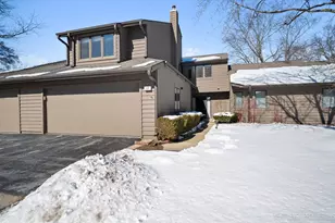 114 Elmtree Ct, Saint Charles, IL 60174 - Photo 1