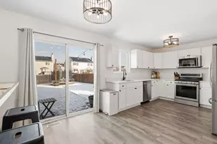 866 Sioux Dr, Round Lake Heights, IL 60073 - Photo 5