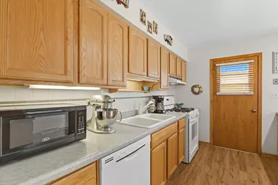 851 Glenview Avenue, Mundelein, IL 60060 - Photo 5