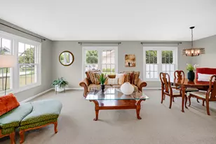 1405 Mallard Ln, Hoffman Estates, IL 60192 - Photo 7