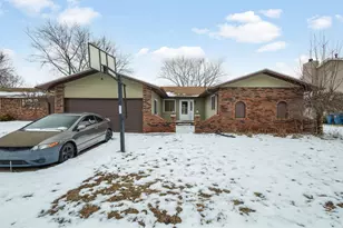 703 Heritage Dr, Bourbonnais, IL 60914 - Photo 1