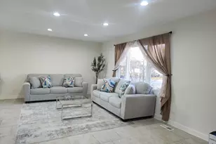 1035 W Elmwood Ln, Bartlett, IL 60103 - Photo 3