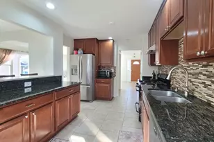 1035 W Elmwood Ln, Bartlett, IL 60103 - Photo 13