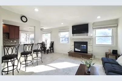 1035 W Elmwood Lane, Bartlett, IL 60103 - Photo 7