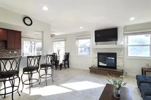 1035 W Elmwood Ln, Bartlett, IL 60103 - Photo 7