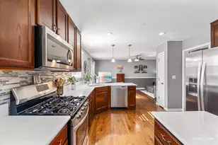 2843 Winchester Dr, Elgin, IL 60124 - Photo 5