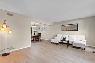 10S241 Wallace Dr, Downers Grove, IL 60516 - Photo 13