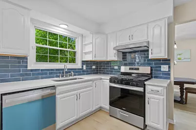 10S241 Wallace Drive, Downers Grove, IL 60516 - Photo 9