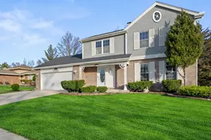 10S241 Wallace Dr, Downers Grove, IL 60516 - Photo 3