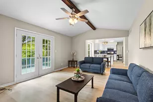 10S241 Wallace Dr, Downers Grove, IL 60516 - Photo 7