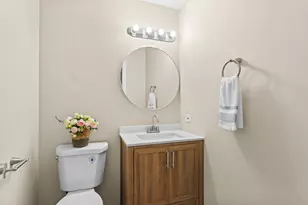 10S241 Wallace Dr, Downers Grove, IL 60516 - Photo 15