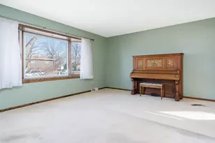 1327 Timberline Dr, Joliet, IL 60431 - Photo 9