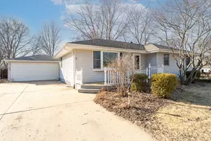 1327 Timberline Dr, Joliet, IL 60431 - Photo 3