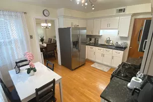 7737 Park Ave, Skokie, IL 60077 - Photo 9