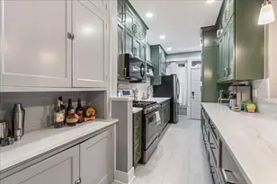 2929 N Pine Grove Ave, Chicago, IL 60657 - Photo 11