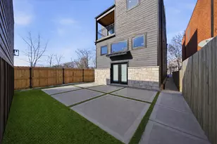 2457 W Byron St, Chicago, IL 60618 - Photo 3