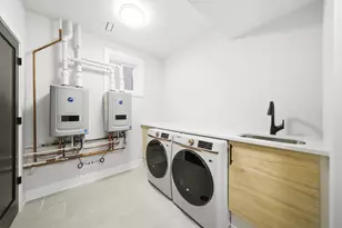 2457 W Byron St, Chicago, IL 60618 - Photo 29