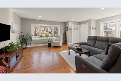 582 Glendale Avenue, Glen Ellyn, IL 60137 - Photo 3