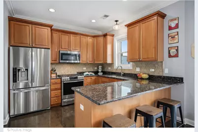 1617 W Barry Avenue #2S, Chicago, IL 60657 - Photo 5