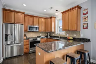 1617 W Barry Ave, Chicago, IL 60657 - Photo 5