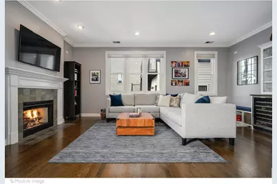 1617 W Barry Avenue #2S, Chicago, IL 60657 - Photo 9