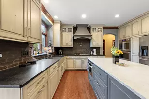 5719 Rosinweed Ln, Naperville, IL 60564 - Photo 9