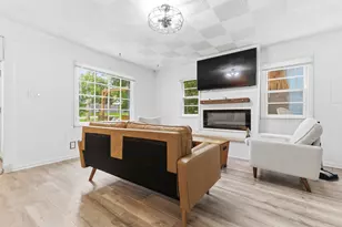 233 E Hawthorne Dr, Round Lake Beach, IL 60073 - Photo 5